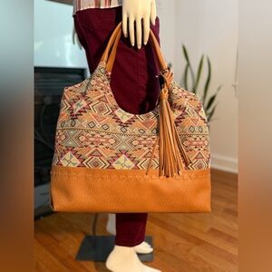 NEW!! Bueno Aztec Geometric Patterned Tote Bag with Tassel